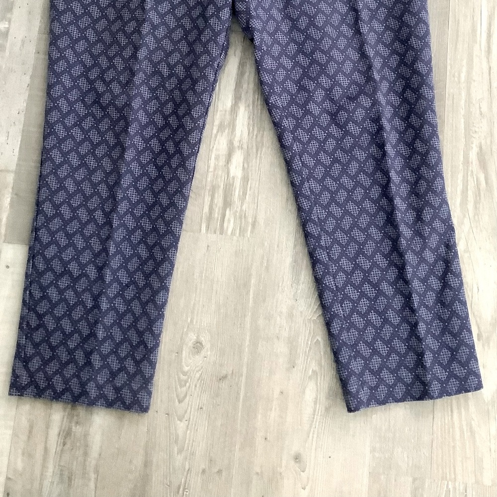 Chico's "So Slimming Juliet" pants with a blue diamond pattern - Picture 8 of 8